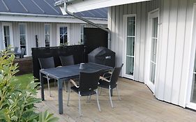 Skøn ferielejlighed midt i Marielyst by